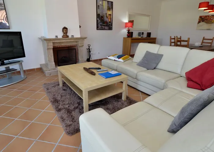 Casa Vermelho * Amoreira (Leiria)